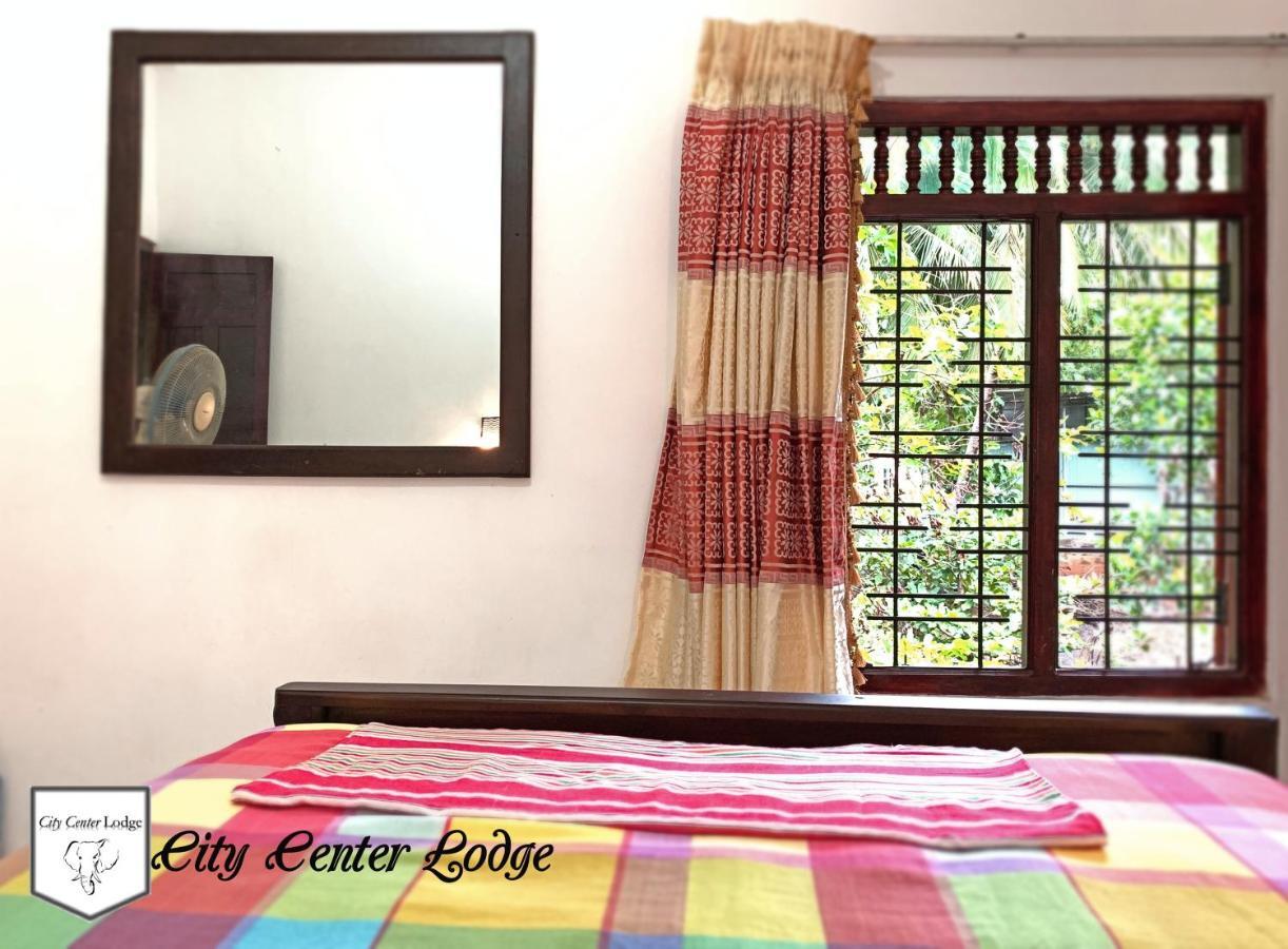 City Centre Lodge Ponnarankulama Luaran gambar